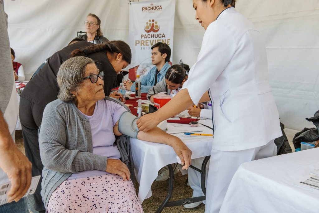Pachuca acerca servicios médicos con Ferias de la&nbsp;Salud